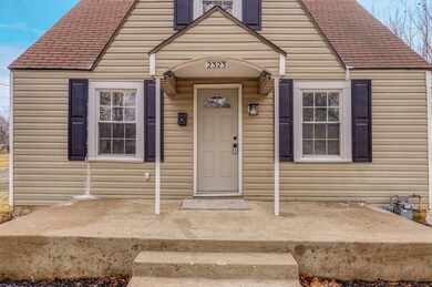 2323 W Walnut St-4