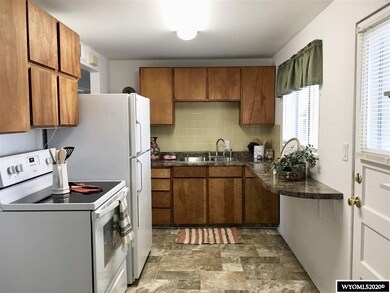 1327 Sheridan Dr unit Cody or Desmet, Casper, WY 82604 - photo 4