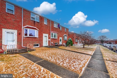 934 Regina Dr, Halethorpe, MD 21227 - photo 2