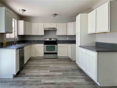 5398 Bernadette St, Las Vegas, NV 89122 - photo 4