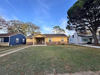 912 Iowa St, Irving, TX 75060 - photo 2