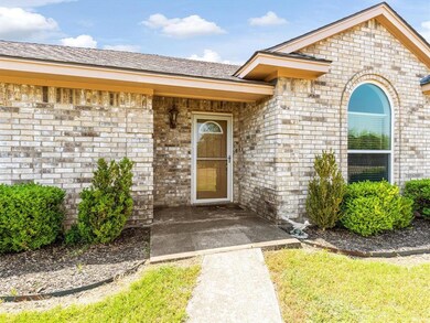 1960 Reynolds Dr, Azle, TX 76020 - photo 4