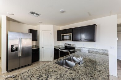 005-photo-kitchen-13961769