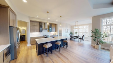 213 W Fairview Dr, Mequon, WI 53092 - photo 4