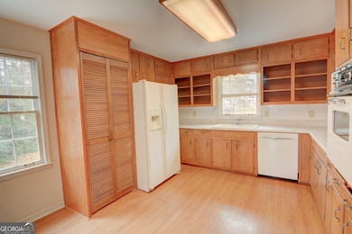 6077 Timber Ridge Ct, Stone Mountain, GA 30087 - photo 7