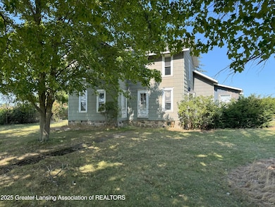 10307 Holmes Hwy, Eaton Rapids, MI 48827 - photo 2