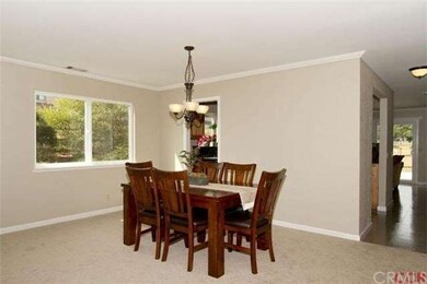 Another large picture window that lets the beauty 