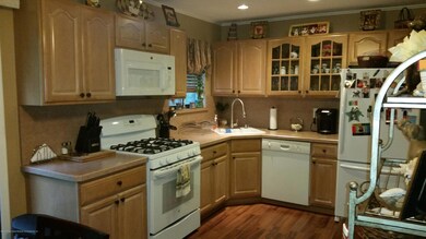 15 Hickory Ct unit 122, Staten Island, NY 10309 - photo 6