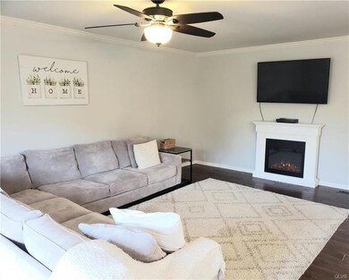 6826 Hunt Dr, Macungie, PA 18062 - photo 4