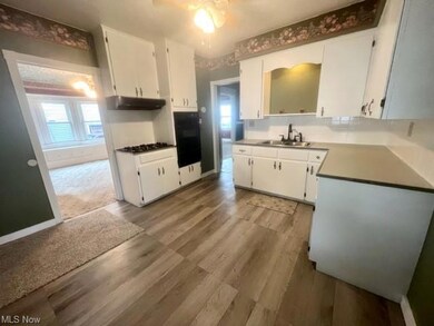 Eat-in kitchen
