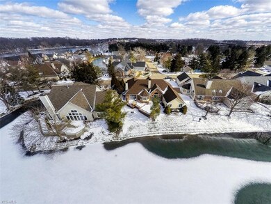 Gorgeous Pond Views from large Deck, Living Room, 