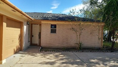 1354 Twin Falls Rd, Houston, TX 77088 - photo 2