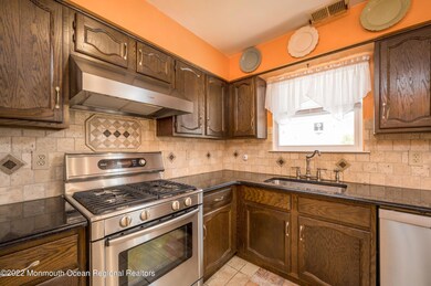Eat in kitchen