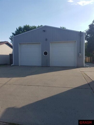 1010 N Minnesota St, New Ulm, MN 56073 - photo 3