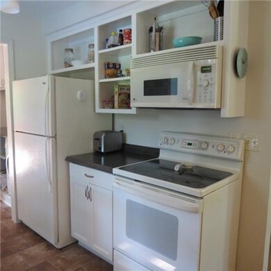 All Kitchen appliances stay