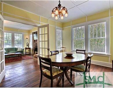 Dining Room. Bright cheery dining room, seats 8