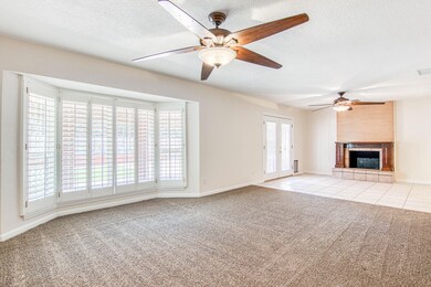 3336 Cliffrock living area fireplace are