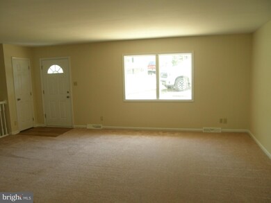 45628 Baringer Dr, California, MD 20619 - photo 5