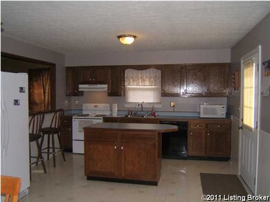 401 Ford Dr, Mount Washington, KY 40047 - photo 3