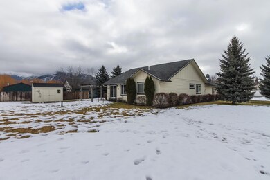 816 Tamarack Ln-2