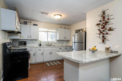 1833 W Kimberly Rd, Davenport, IA 52806 - photo 5