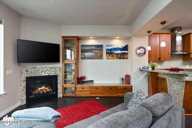 05-Living Room_MAX4772