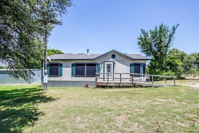 655 Sanger Dr, Springtown, TX 76082 - photo 2