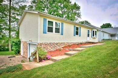 570 Edgewater Beach Blvd, Thornville, OH 43076 - photo 2