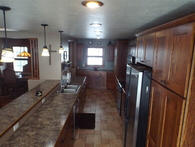 545 E Kabec Rd, North Platte, NE 69101 - photo 6