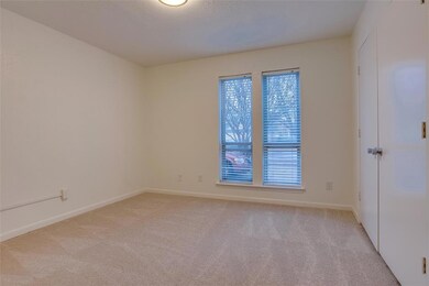 6018 E Mockingbird Ln, Dallas, TX 75206 - photo 4