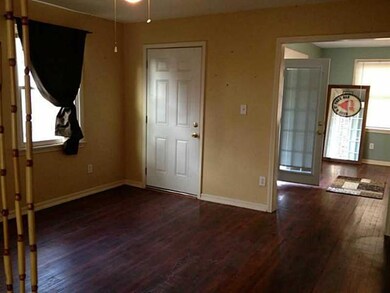 Den/Family/Great Room. 13.5 x 13