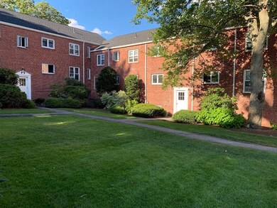 34 Hammond Pond Pkwy unit 3, Chestnut Hill, MA 02467 - photo 2