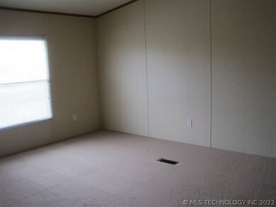 237 Davis St, Wilson, OK 73463 - photo 4