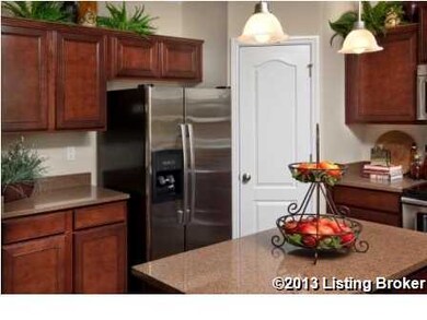 10221 Hornbeam Blvd, Louisville, KY 40228 - photo 2