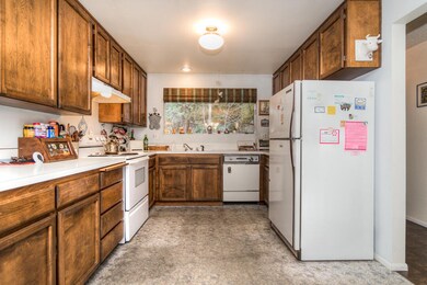 61517 Maid Marian Ct, Bend, OR 97702 - photo 5