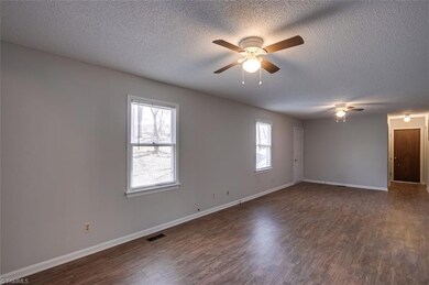 1574 Leslie St, Asheboro, NC 27205 - photo 4