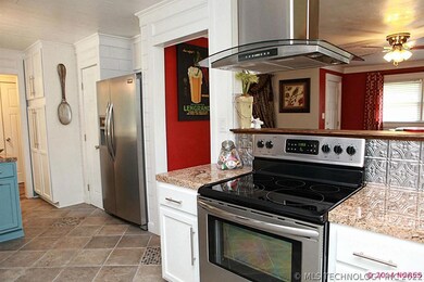 New flush cooktop with vent-a-hood & nice open con