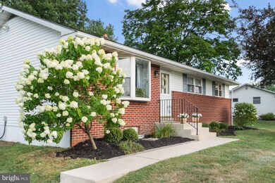 27 Roberta Ln, Royersford, PA 19468 - photo 2