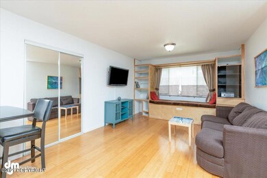03-Living Room 20210622-DW-9977