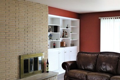 Working Fireplace, Custom Built in Shelving
