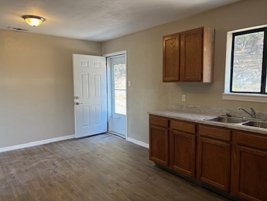 1504 5th St, Kerrville, TX 78028 - photo 5