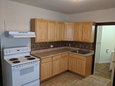 82 Willow St unit 2, Clinton, MA 01510 - photo 3