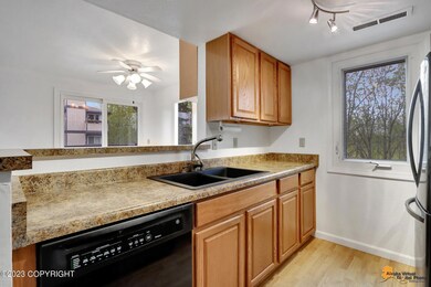 4331ConstUnit37CountertopSpace