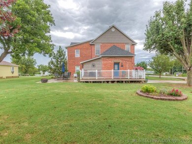 323 S Cherokee Ave, Haskell, OK 74436 - photo 5