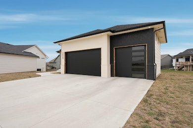 3020 E Burlington Cir, Park City, KS 67219 - photo 3