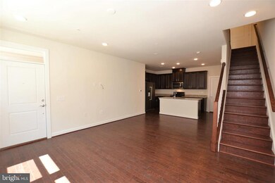 13381 Launders St, Herndon, VA 20171 - photo 7