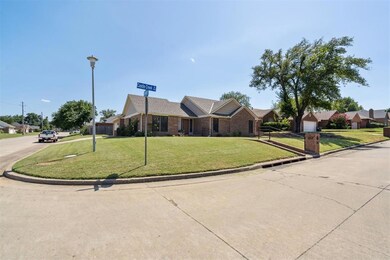 1213 Castle Creek St, Shawnee, OK 74804 - photo 3