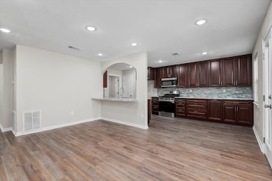 112 Grantham Rd, Baytown, TX 77521 - photo 5