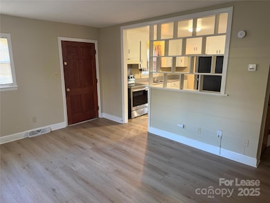 3728 Dresden Dr E, Charlotte, NC 28205 - photo 4