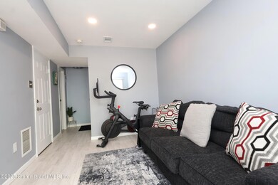 150 Ilyssa Way, Staten Island, NY 10312 - photo 4